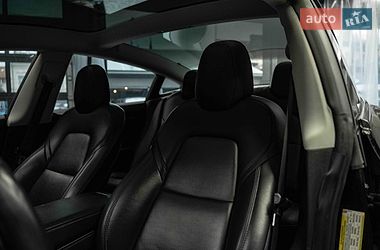 Седан Tesla Model 3 2019 в Черновцах