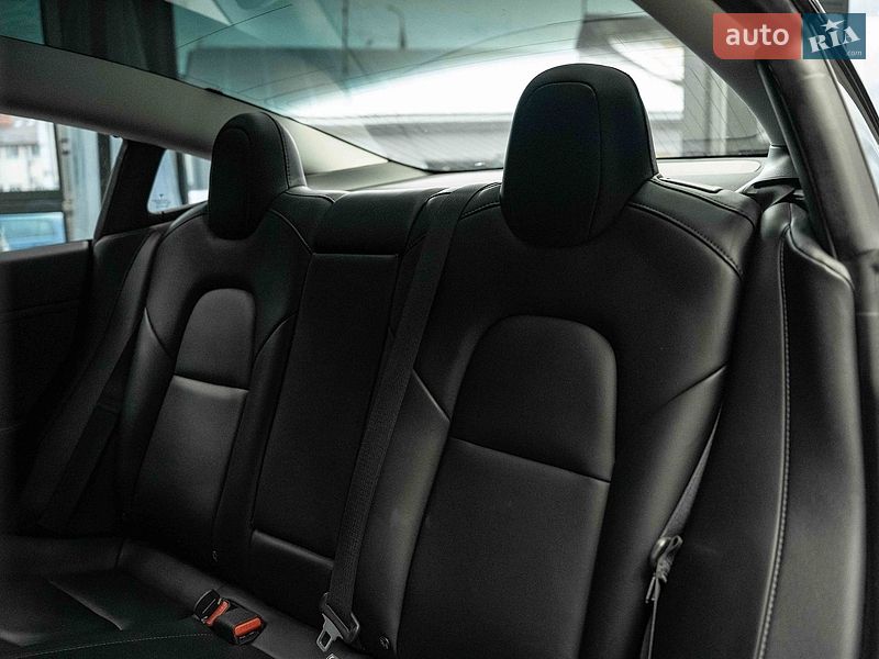 Седан Tesla Model 3 2019 в Черновцах