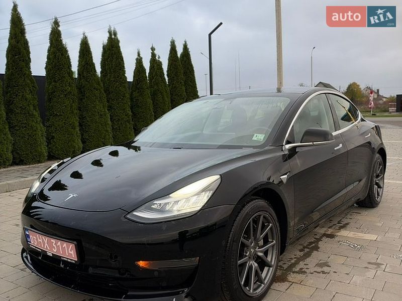 Tesla Model 3 2020