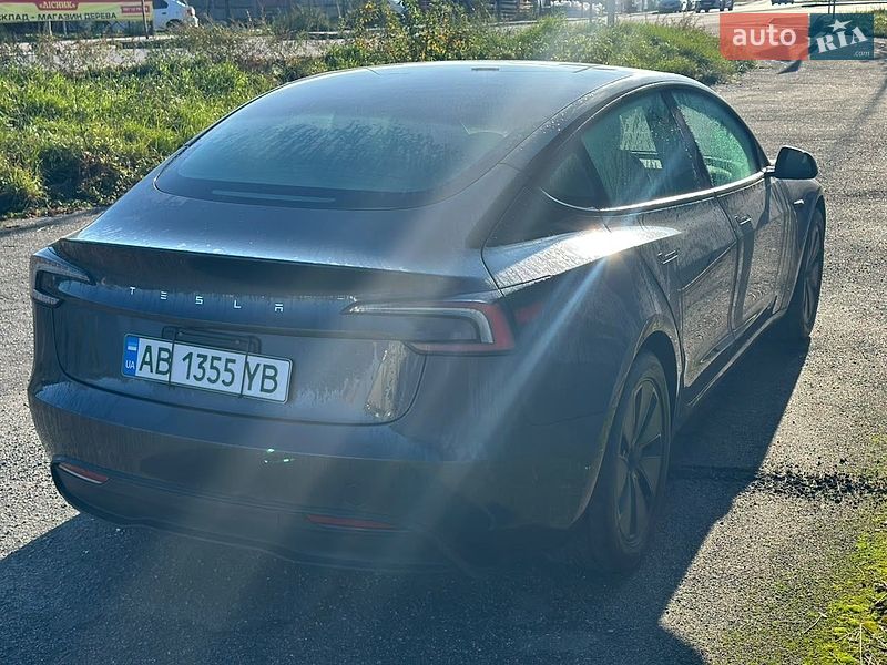 Седан Tesla Model 3 2024 в Виннице