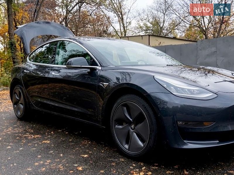 Седан Tesla Model 3 2020 в Киеве