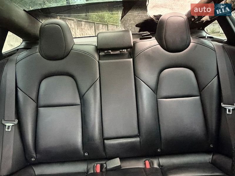 Седан Tesla Model 3 2019 в Рудки