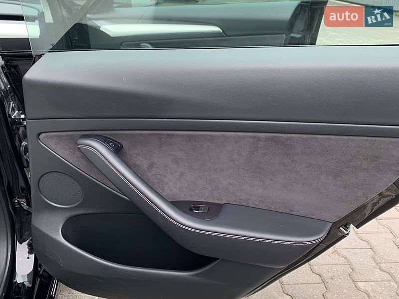 Седан Tesla Model 3 2023 в Хмельницькому