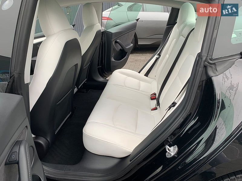 Седан Tesla Model 3 2023 в Хмельницькому