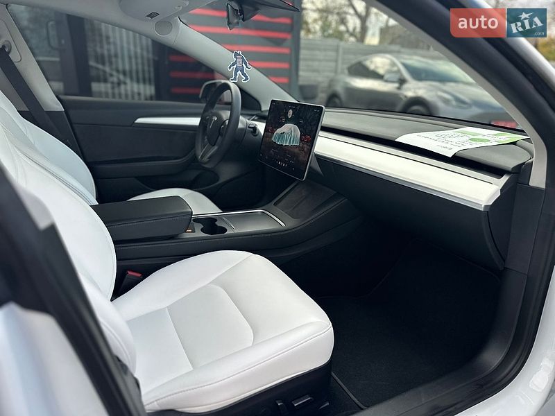 Седан Tesla Model 3 2022 в Білій Церкві