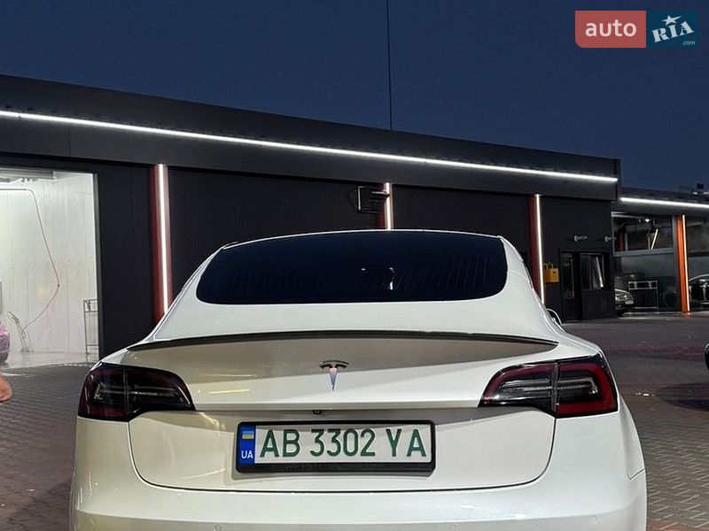 Седан Tesla Model 3 2019 в Виннице