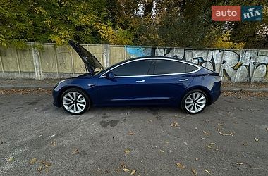 Седан Tesla Model 3 2020 в Львові