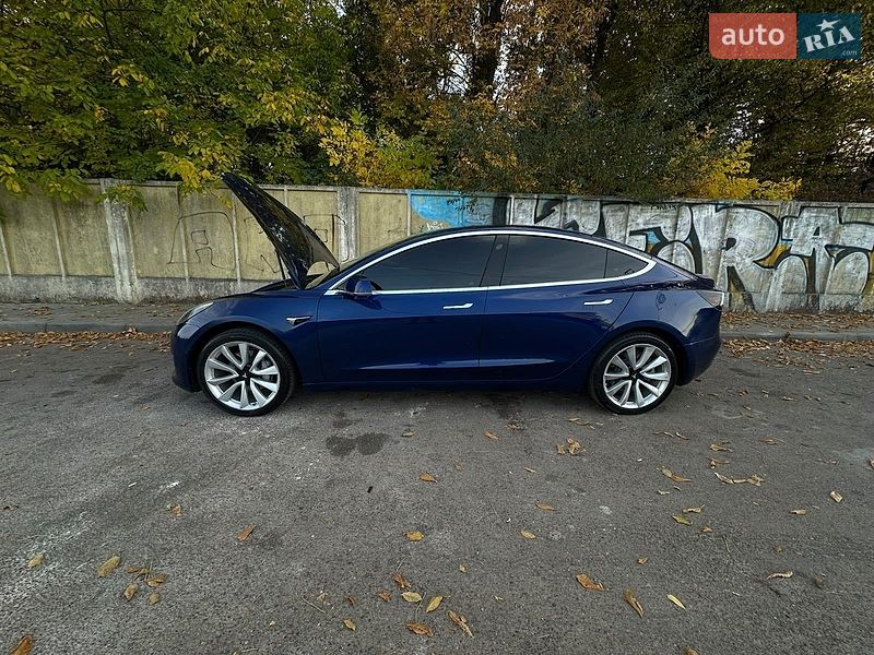 Седан Tesla Model 3 2020 в Львові
