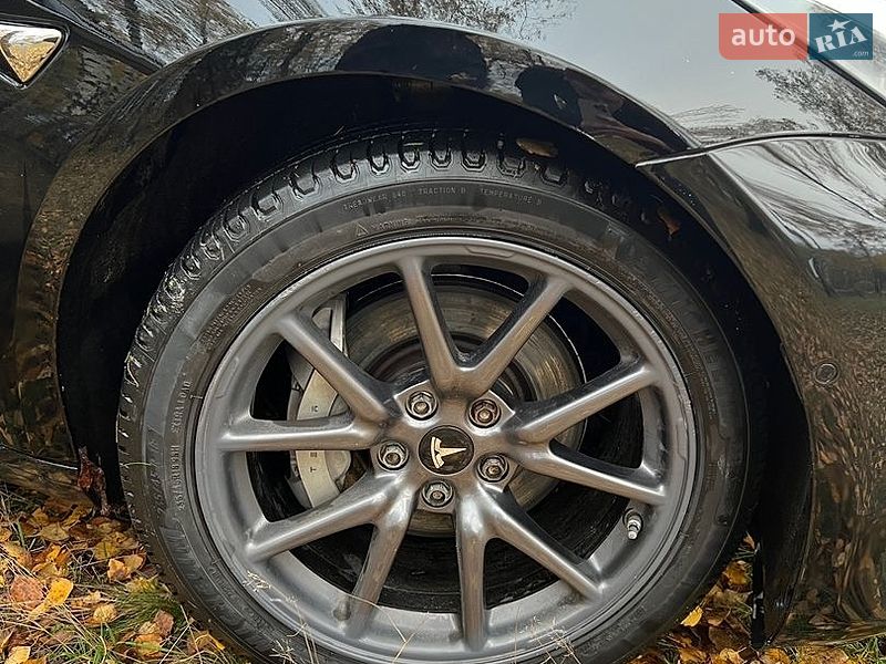 Седан Tesla Model 3 2019 в Славуте