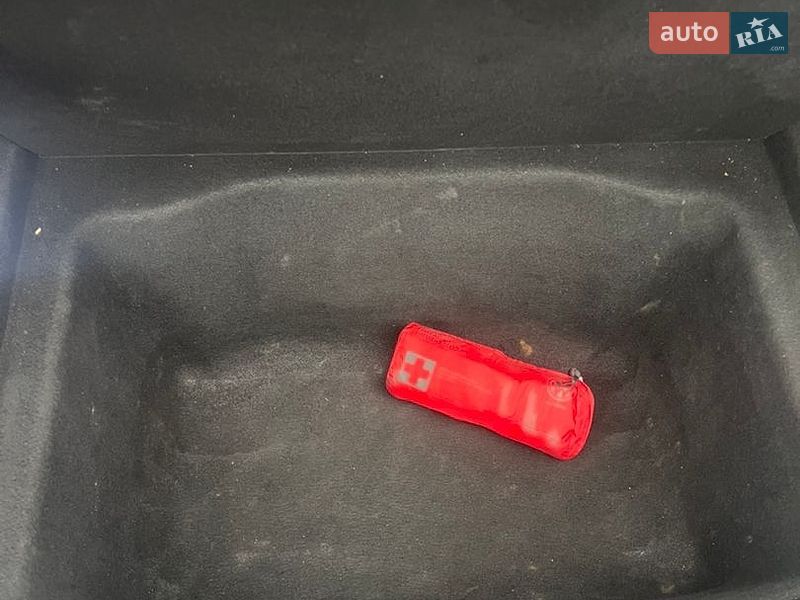 Седан Tesla Model 3 2019 в Славуте