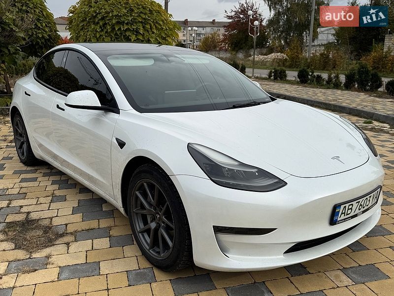 Седан Tesla Model 3 2022 в Виннице