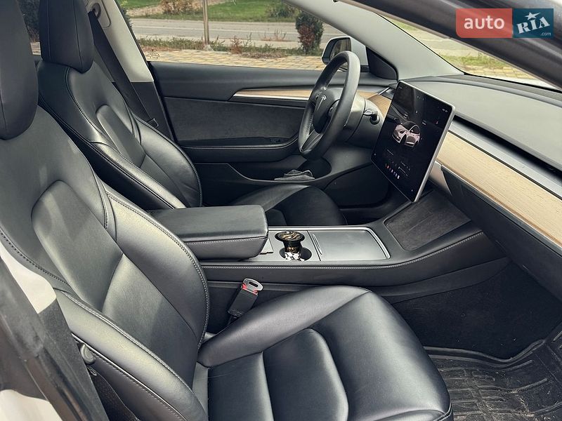 Седан Tesla Model 3 2022 в Виннице