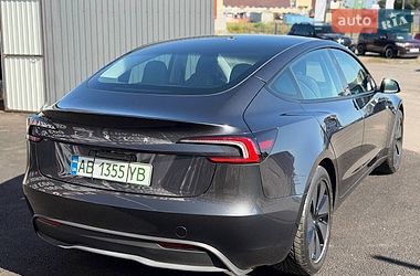 Седан Tesla Model 3 2024 в Вінниці