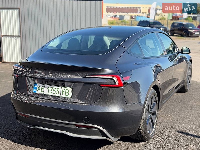 Седан Tesla Model 3 2024 в Вінниці