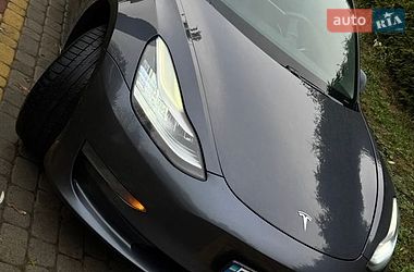 Седан Tesla Model 3 2019 в Львові
