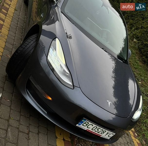 Седан Tesla Model 3 2019 в Львові