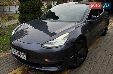 Седан Tesla Model 3 2019 в Львові