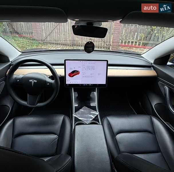 Седан Tesla Model 3 2019 в Львові