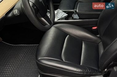 Седан Tesla Model 3 2019 в Львові
