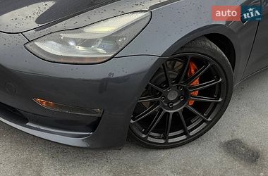 Седан Tesla Model 3 2020 в Рівному