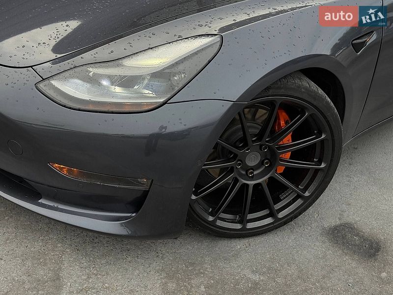 Седан Tesla Model 3 2020 в Рівному