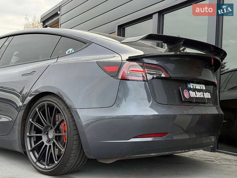 Седан Tesla Model 3 2020 в Рівному