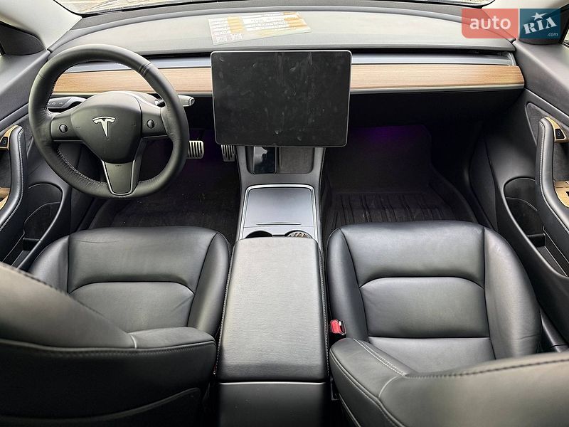 Седан Tesla Model 3 2020 в Рівному