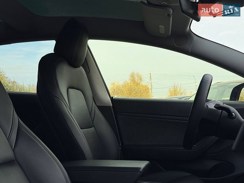 Седан Tesla Model 3 2020 в Рівному