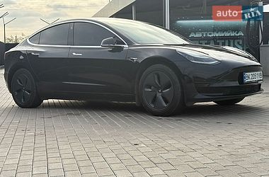 Седан Tesla Model 3 2019 в Дубні