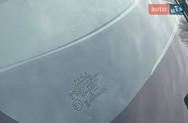 Седан Tesla Model 3 2019 в Дубні