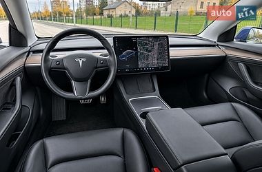 Седан Tesla Model 3 2021 в Черновцах