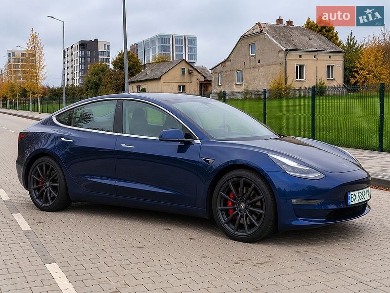 Седан Tesla Model 3 2021 в Черновцах