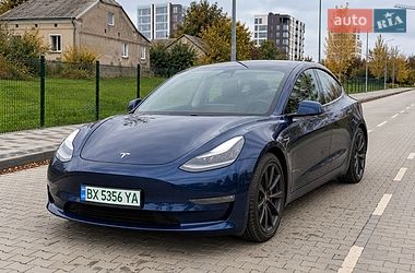 Седан Tesla Model 3 2021 в Черновцах