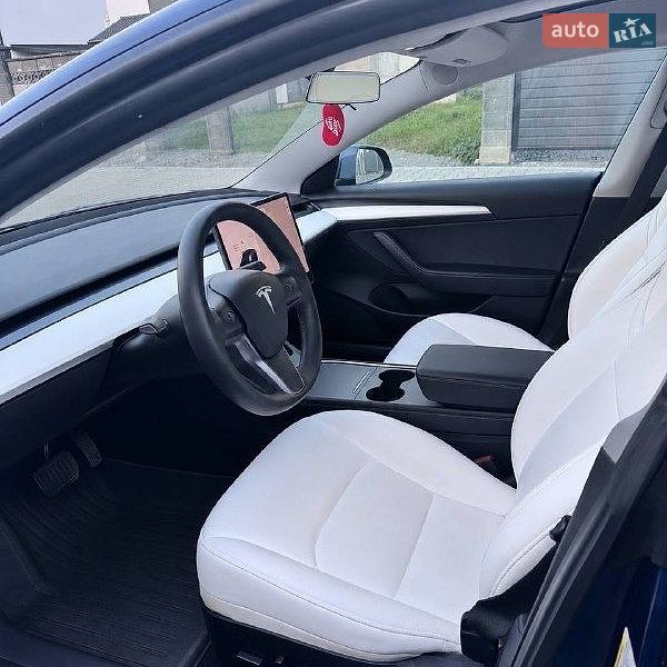 Седан Tesla Model 3 2021 в Рівному
