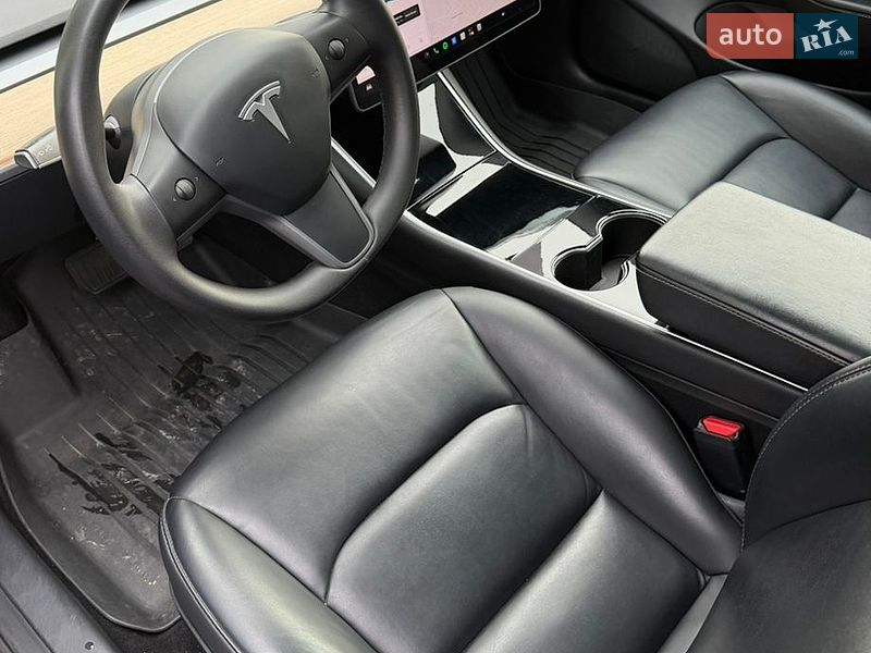 Седан Tesla Model 3 2020 в Тернополе