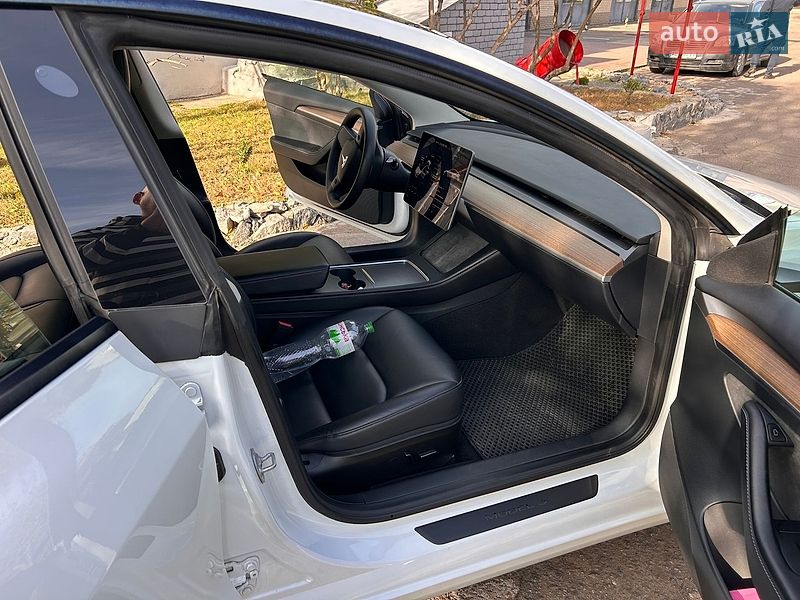 Седан Tesla Model 3 2023 в Днепре