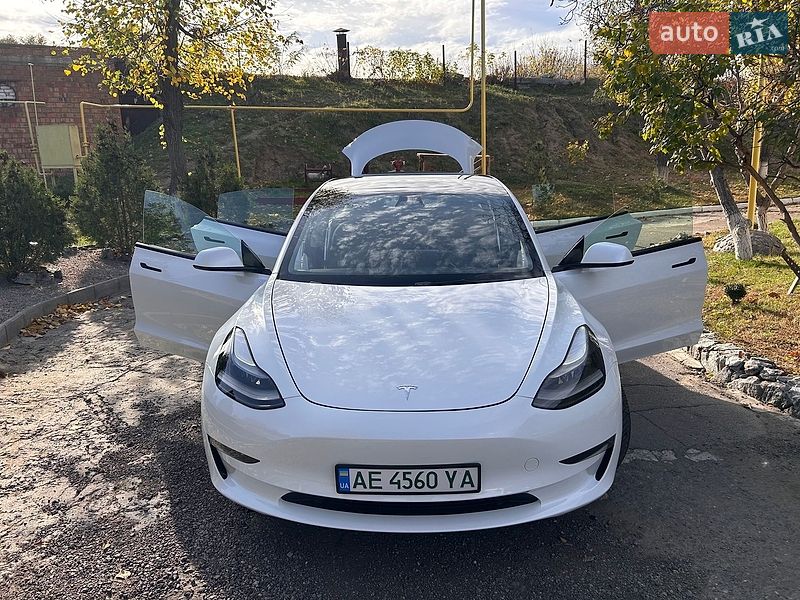 Седан Tesla Model 3 2023 в Днепре
