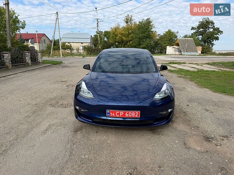Седан Tesla Model 3 2022 в Золочеве
