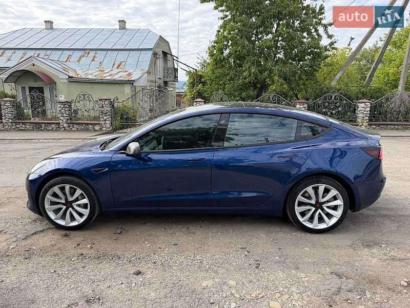 Седан Tesla Model 3 2022 в Золочеве