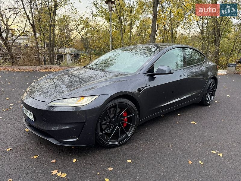 Седан Tesla Model 3 2024 в Кривому Розі