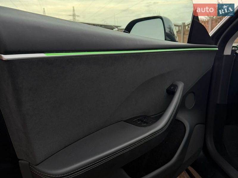 Седан Tesla Model 3 2024 в Кривому Розі