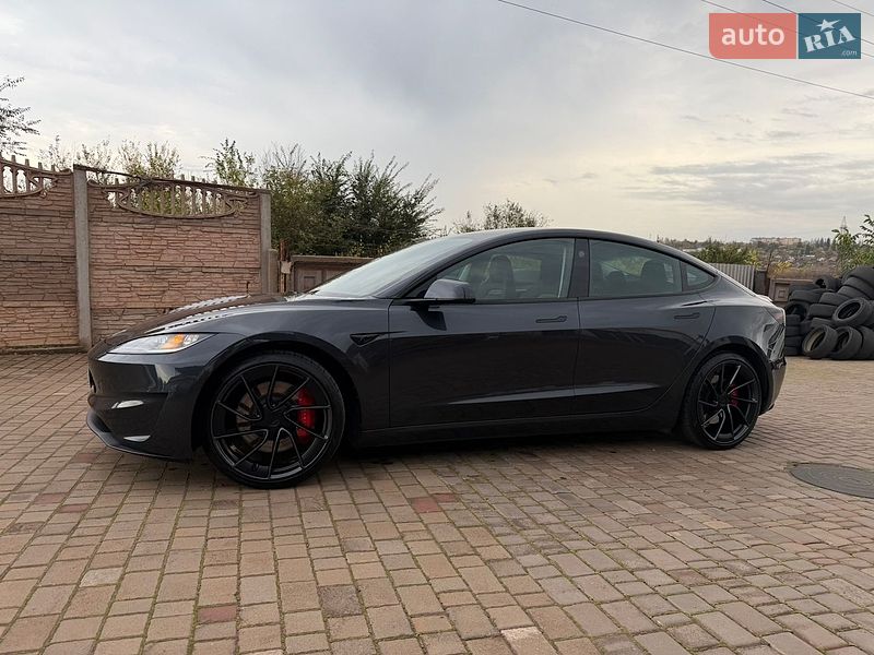 Седан Tesla Model 3 2024 в Кривому Розі