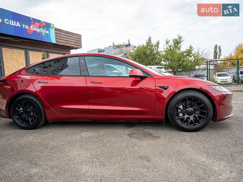 Седан Tesla Model 3 2024 в Киеве