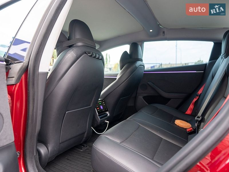 Седан Tesla Model 3 2024 в Киеве