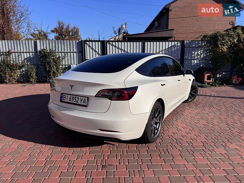 Седан Tesla Model 3 2021 в Миргороді