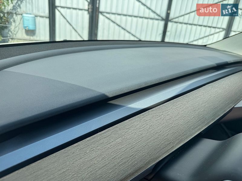 Седан Tesla Model 3 2021 в Миргороді