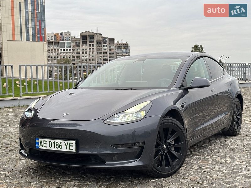 Седан Tesla Model 3 2023 в Днепре