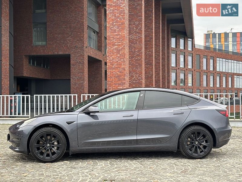 Седан Tesla Model 3 2023 в Днепре