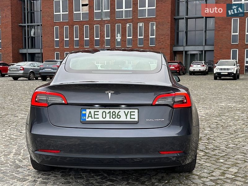 Седан Tesla Model 3 2023 в Днепре