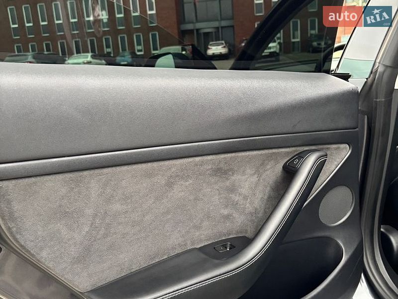 Седан Tesla Model 3 2023 в Днепре